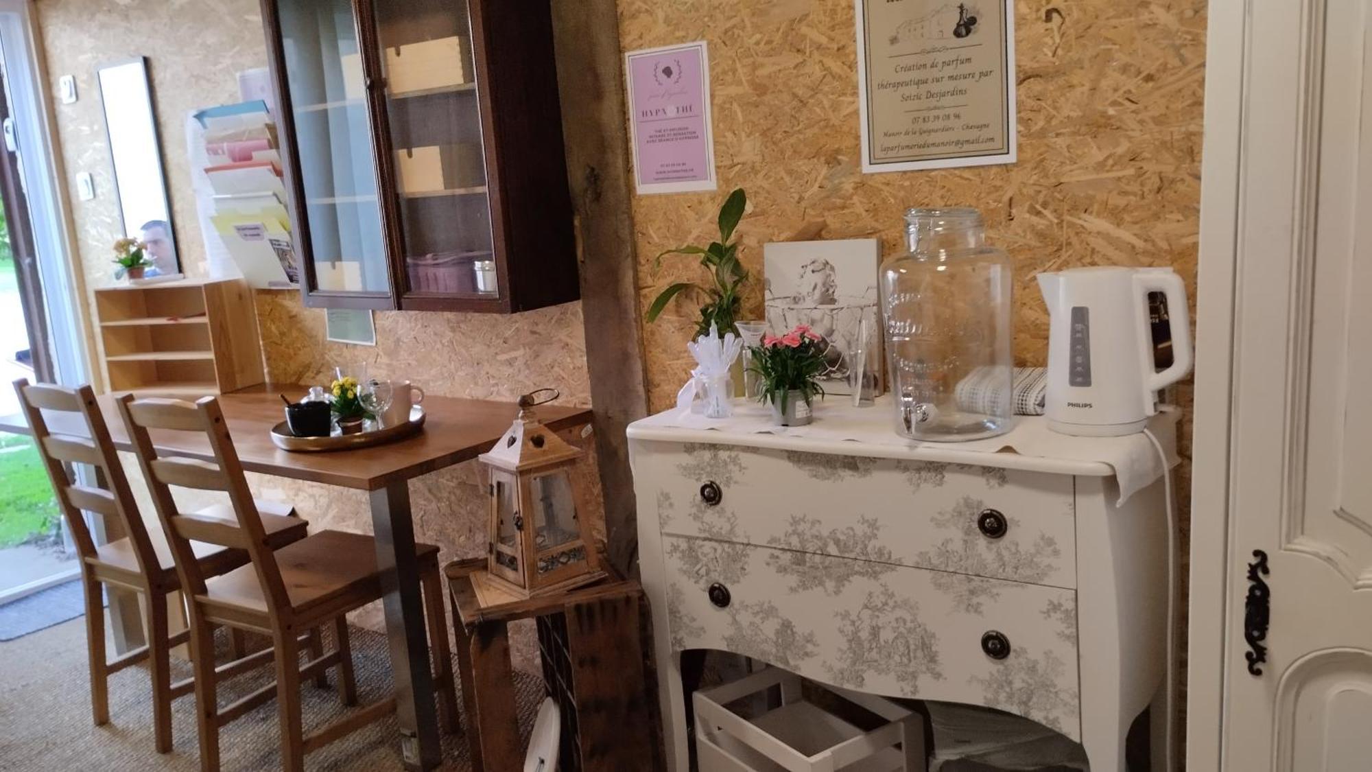 Le Laboratoire Shabby Chic De La Parfumerie Du Manoir Chavagne Luaran gambar